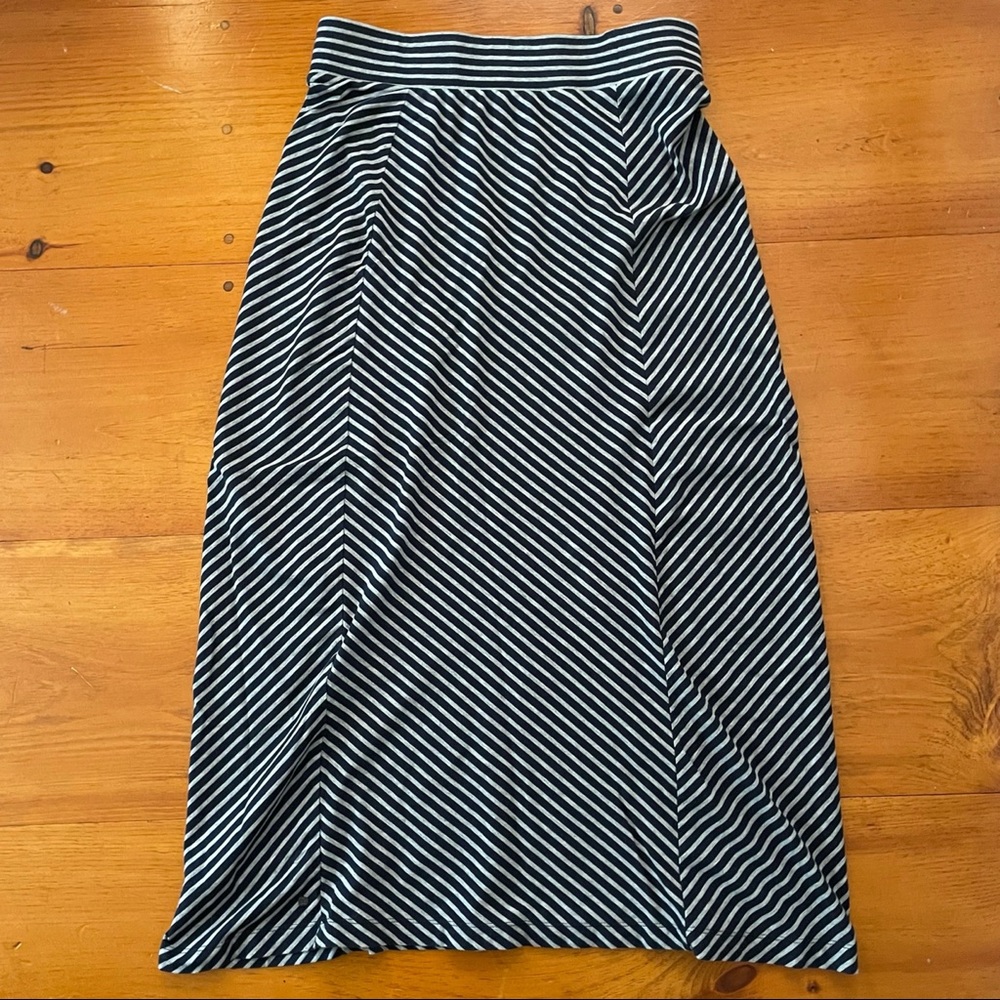 Eddie Bauer Navy & Gray Stretch Striped Maxi Skirt Flowy Soft Casual Skirt EUC